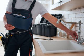 Quel est le déboucheur d'évier le plus puissant ? Comparatif et Vérité.