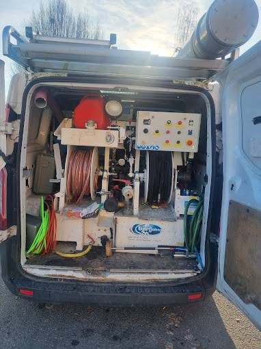 Quels équipements sont utilisés pour le curage des réseaux d'eaux usées et pluviales à Calais ?